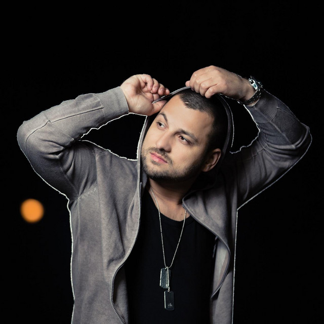 Deni Bonestaj - Ljubila me žena ta (Hit Radio Live)